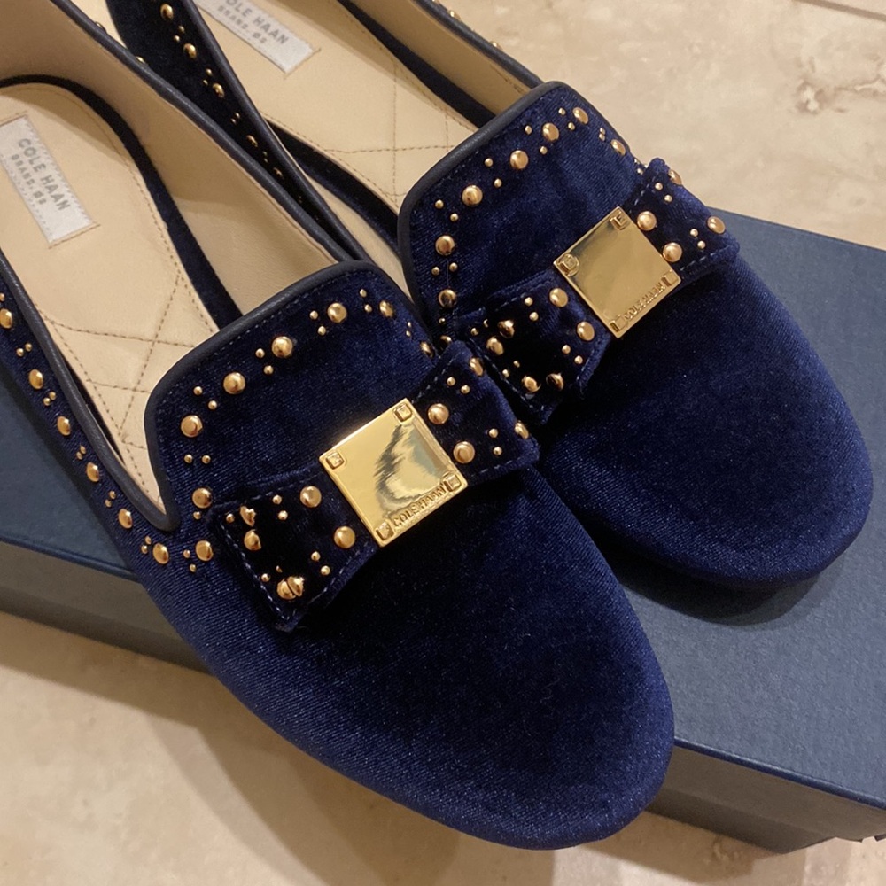 Women’s Cole Haan Tali bow stud loafer blue velvet size 9B with box - gorgeous